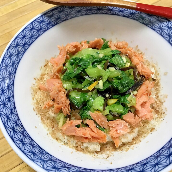 シャキシャキ！チンゲン菜と鮭の丼